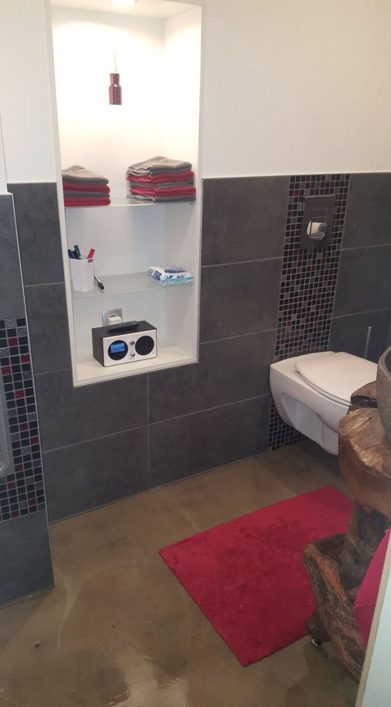 Gäste-WC mit Mosaikband
